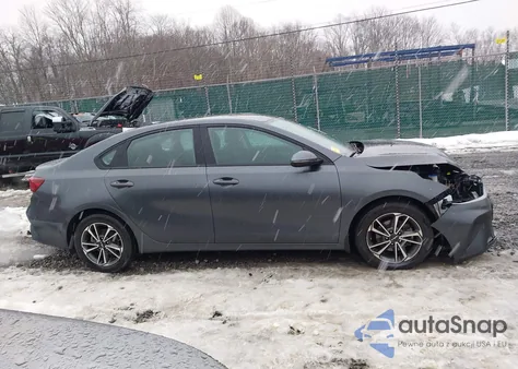 2022 Kia Forte Lxs z USA, uszkodzony, nr VIN 3KPF24AD6NE495204